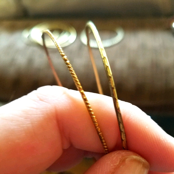 🦙HOLD🦙Set of Seven Gold Bangle Bracelets - Picture 5 of 6